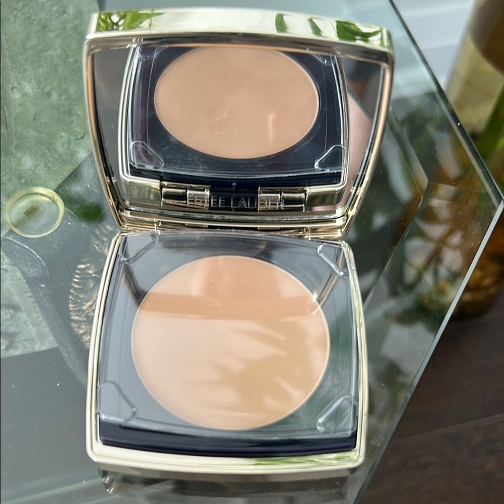 Estée Lauder Double Wear Matte Powder in Ivory Beige - Discontinued